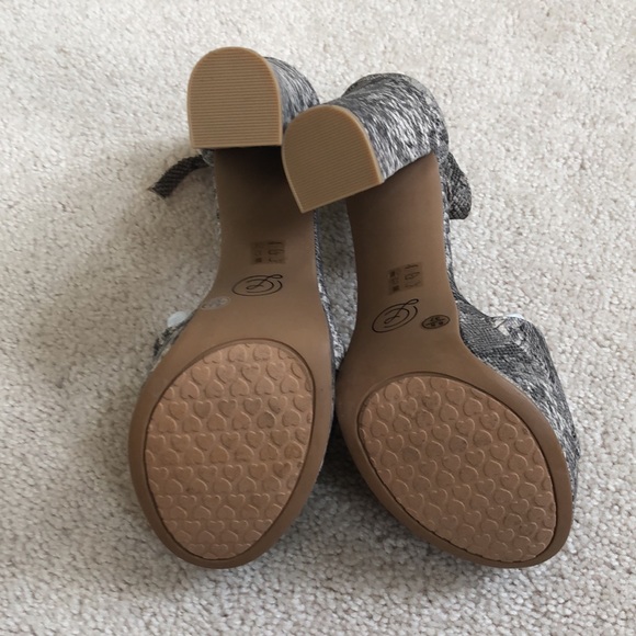 NWB Chinese Laundry Avenue 2 Heeled Sandals - Picture 5 of 7